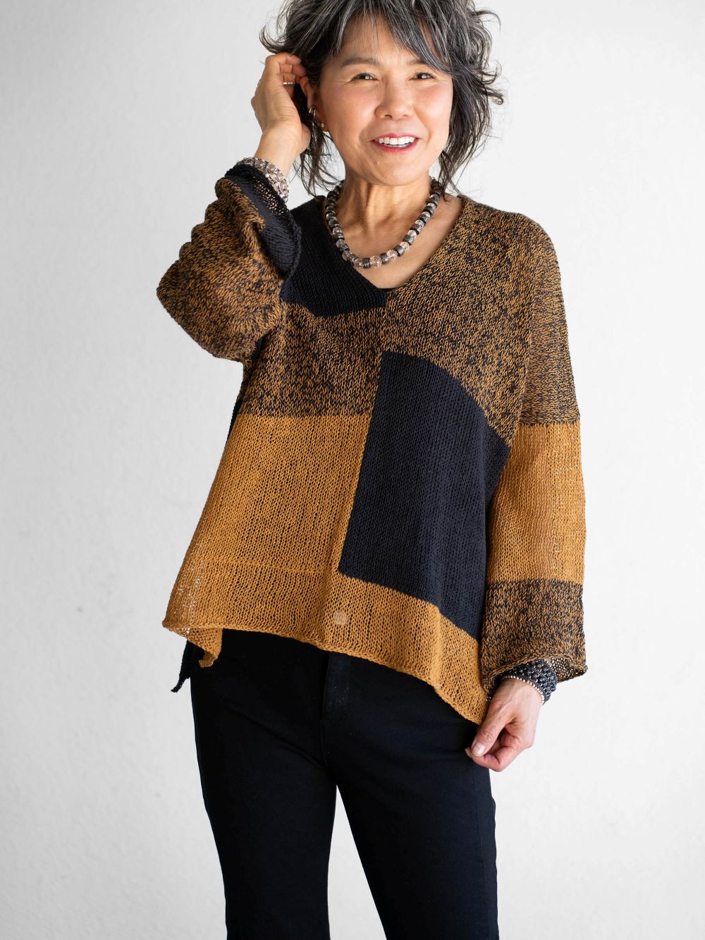 Breezy V Two-Color Pullover Knitting Pattern – DanDoh